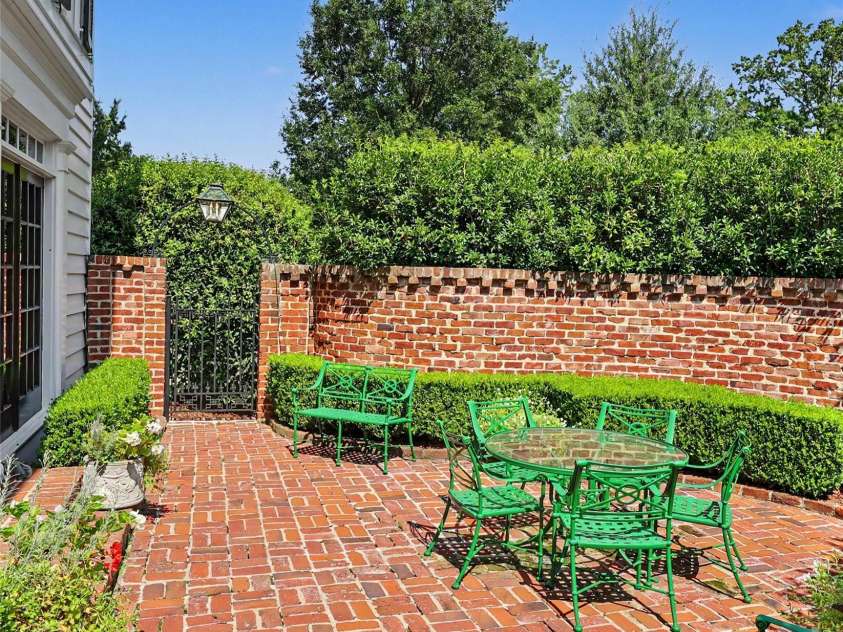 1401 Queens Road, Charlotte, NC 28207.  MLS# CAR4417618, YatesRealty ID 52181. Walled Garden