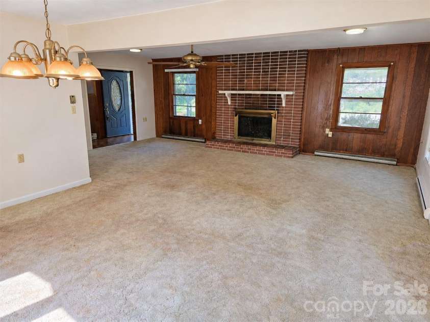 414 Heather Circle, Hendersonville, NC 28739.  MLS# CAR4426318, YatesRealty ID 52187. 