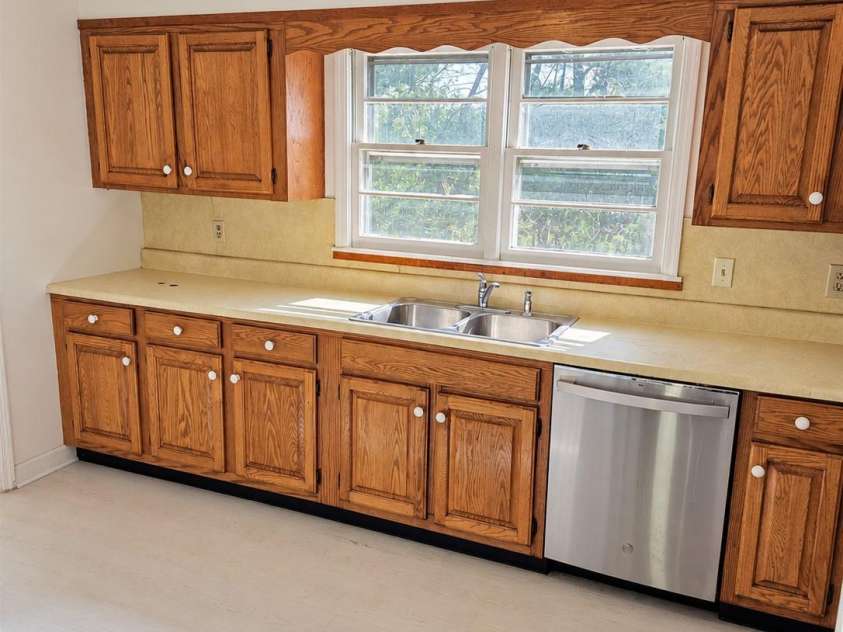 414 Heather Circle, Hendersonville, NC 28739.  MLS# CAR4426318, YatesRealty ID 52187. 