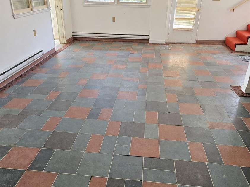 414 Heather Circle, Hendersonville, NC 28739.  MLS# CAR4426318, YatesRealty ID 52187. 