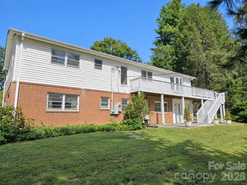 414 Heather Circle, Hendersonville, NC 28739.  MLS# CAR4426318, YatesRealty ID 52187. 