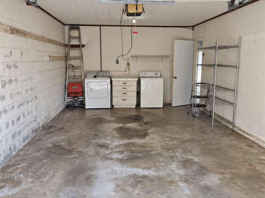 414 Heather Circle, Hendersonville, NC 28739.  MLS# CAR4426318, YatesRealty ID 52187. 