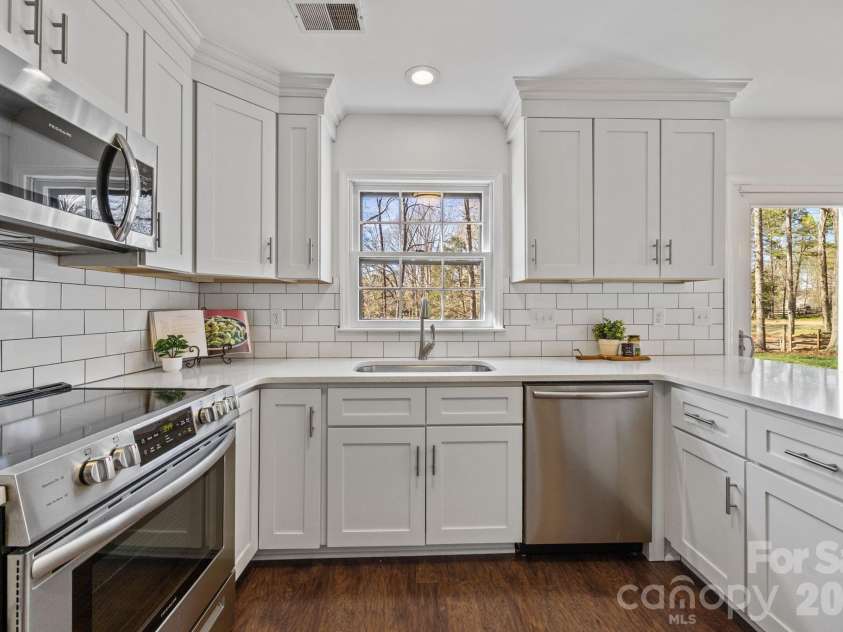 9424 Whitethorn Drive, Charlotte, NC 28277.  MLS# CAR4357785, YatesRealty ID 5219. 