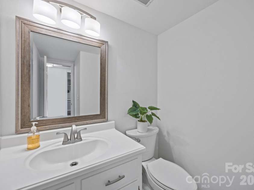 9424 Whitethorn Drive, Charlotte, NC 28277.  MLS# CAR4357785, YatesRealty ID 5219. 