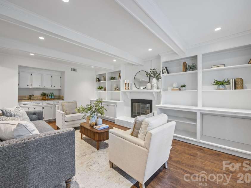 9424 Whitethorn Drive, Charlotte, NC 28277.  MLS# CAR4357785, YatesRealty ID 5219. 