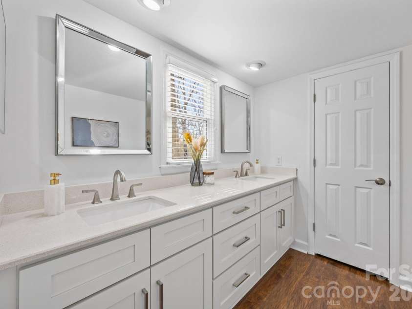 9424 Whitethorn Drive, Charlotte, NC 28277.  MLS# CAR4357785, YatesRealty ID 5219. 
