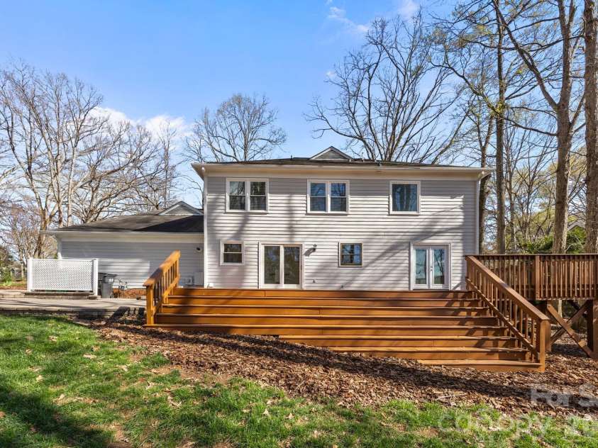 9424 Whitethorn Drive, Charlotte, NC 28277.  MLS# CAR4357785, YatesRealty ID 5219. 