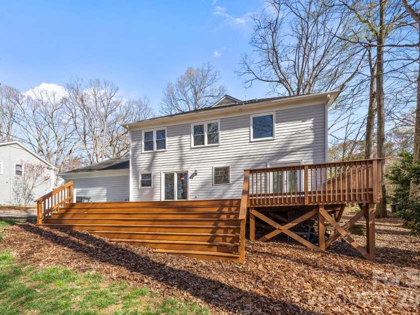 9424 Whitethorn Drive, Charlotte, NC 28277.  MLS# CAR4357785, YatesRealty ID 5219. 