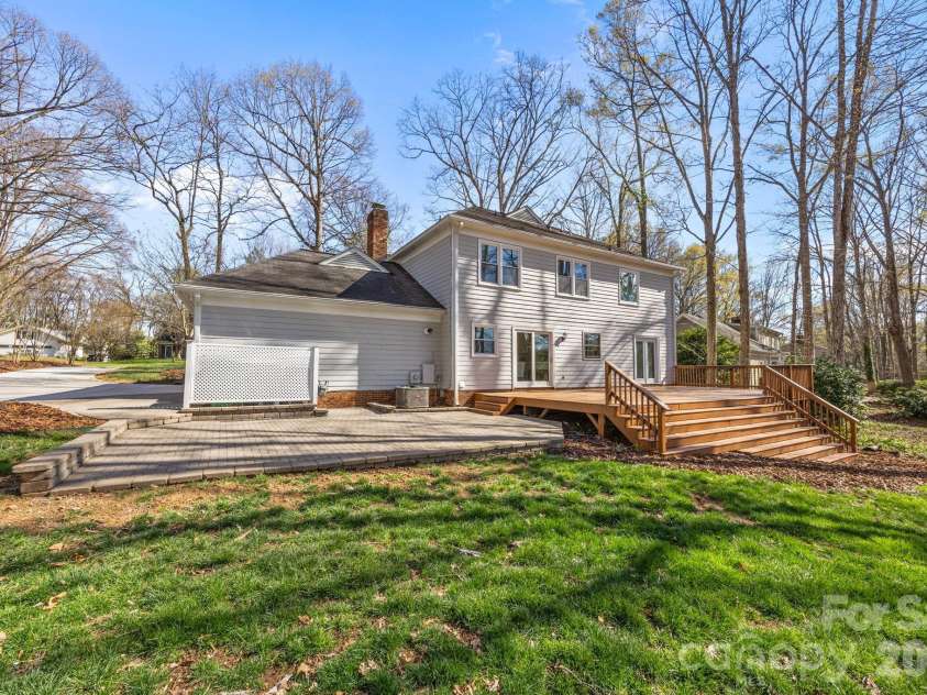 9424 Whitethorn Drive, Charlotte, NC 28277.  MLS# CAR4357785, YatesRealty ID 5219. 