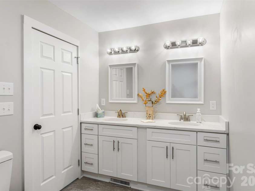 790 Tate Street, Marion, NC 28752.  MLS# CAR4426899, YatesRealty ID 52190. 