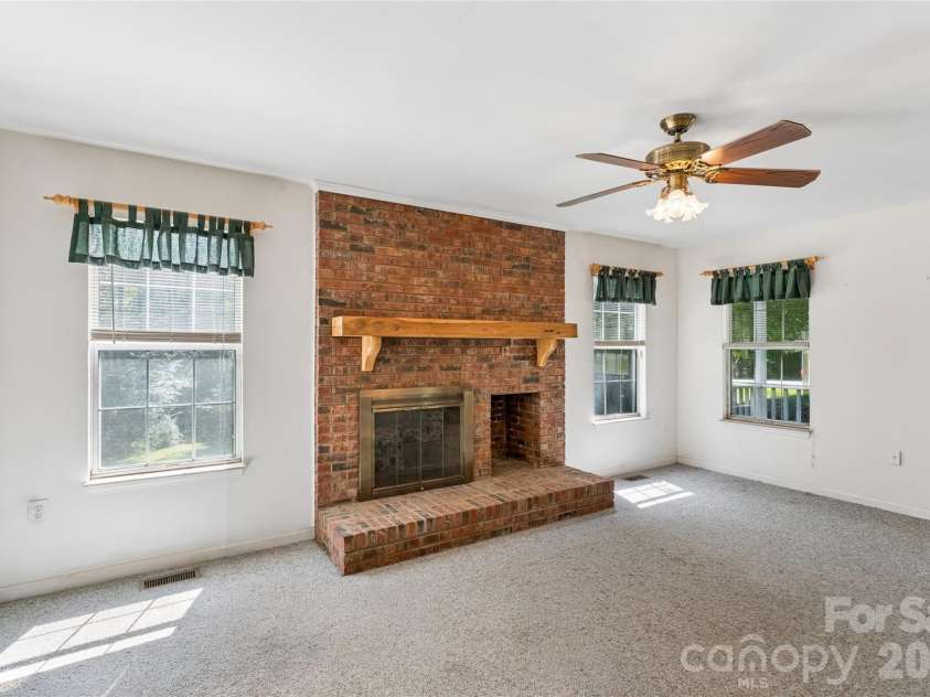 7500 Plott Road, Charlotte, NC 28215.  MLS# CAR4426920, YatesRealty ID 52192. 