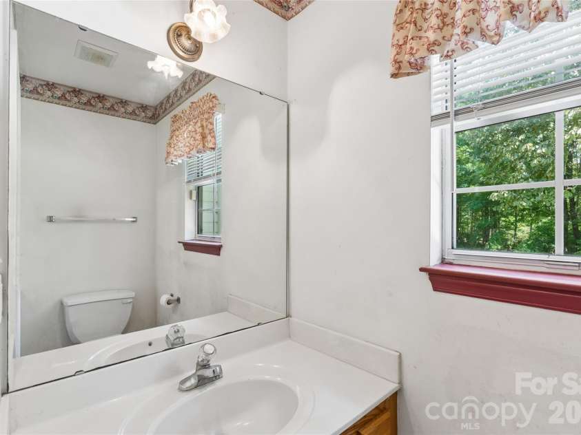 7500 Plott Road, Charlotte, NC 28215.  MLS# CAR4426920, YatesRealty ID 52192. 
