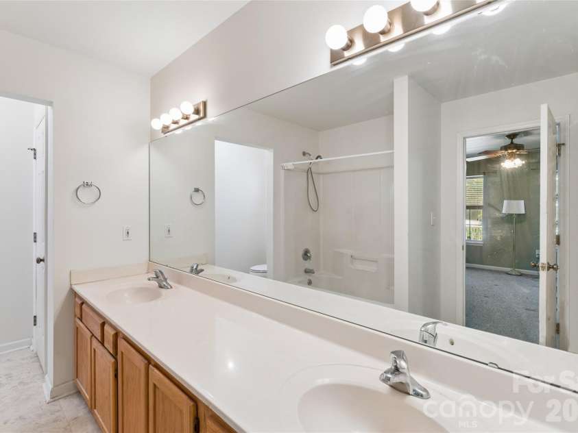 7500 Plott Road, Charlotte, NC 28215.  MLS# CAR4426920, YatesRealty ID 52192. 