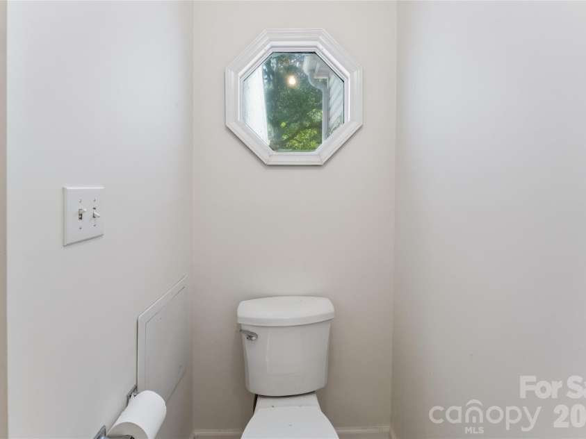7500 Plott Road, Charlotte, NC 28215.  MLS# CAR4426920, YatesRealty ID 52192. 