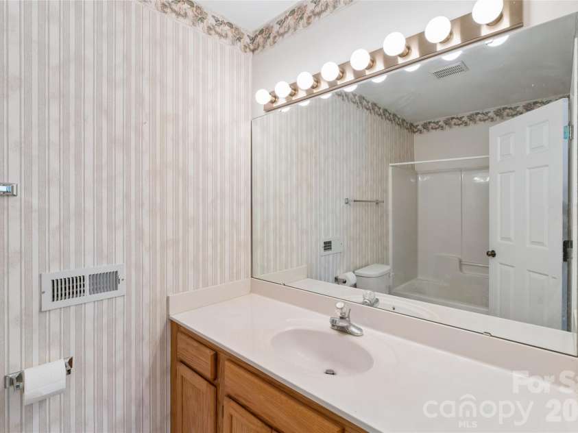7500 Plott Road, Charlotte, NC 28215.  MLS# CAR4426920, YatesRealty ID 52192. 