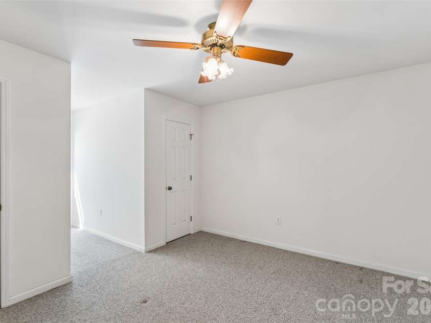 7500 Plott Road, Charlotte, NC 28215.  MLS# CAR4426920, YatesRealty ID 52192. 