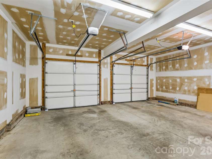 7500 Plott Road, Charlotte, NC 28215.  MLS# CAR4426920, YatesRealty ID 52192. 