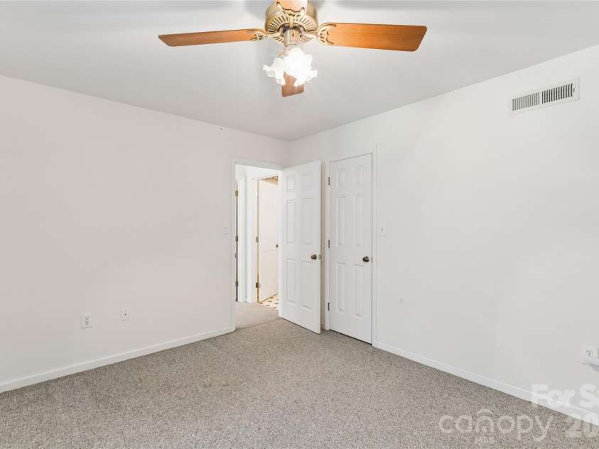 7500 Plott Road, Charlotte, NC 28215.  MLS# CAR4426920, YatesRealty ID 52192. 