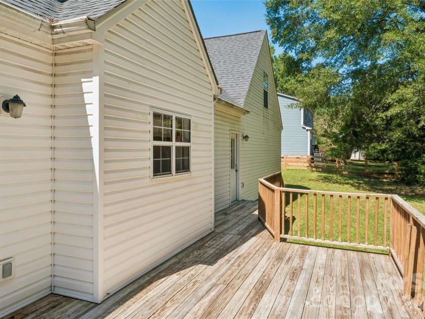 7500 Plott Road, Charlotte, NC 28215.  MLS# CAR4426920, YatesRealty ID 52192. 