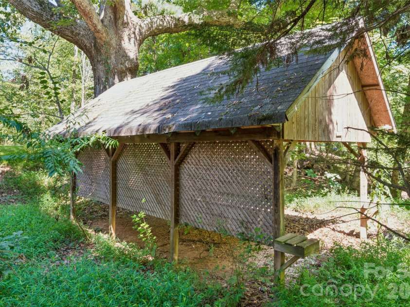 7500 Plott Road, Charlotte, NC 28215.  MLS# CAR4426920, YatesRealty ID 52192. 