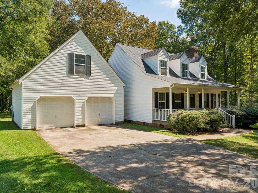 7500 Plott Road, Charlotte, NC 28215.  MLS# CAR4426920, YatesRealty ID 52192. 