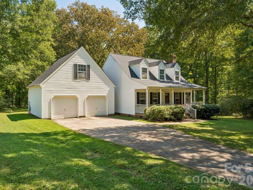 7500 Plott Road, Charlotte, NC 28215.  MLS# CAR4426920, YatesRealty ID 52192. 