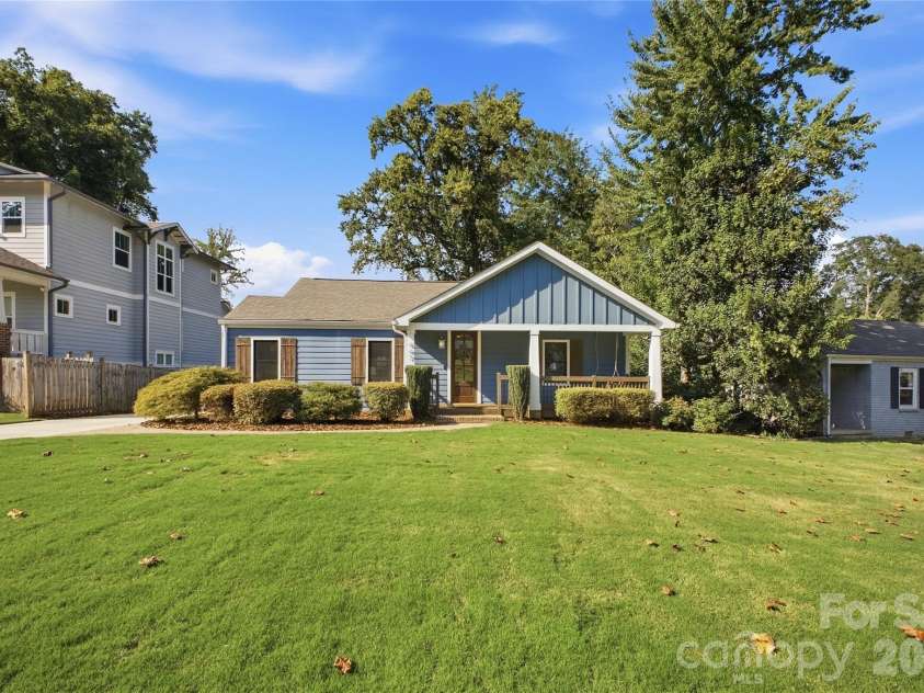 947 Everett Place, Charlotte, NC 28205.  MLS# CAR4425466, YatesRealty ID 52194. 