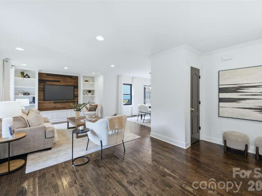 947 Everett Place, Charlotte, NC 28205.  MLS# CAR4425466, YatesRealty ID 52194. 