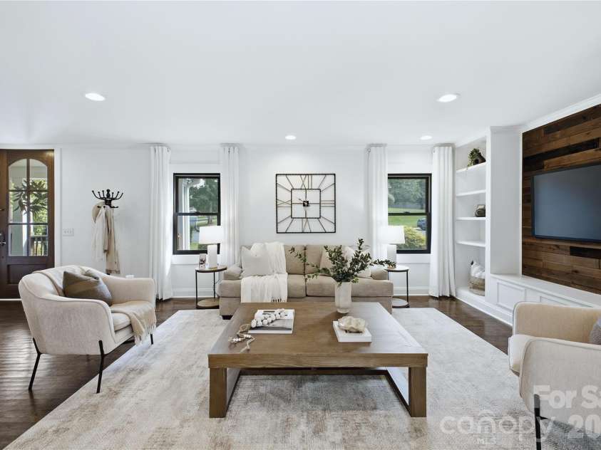 947 Everett Place, Charlotte, NC 28205.  MLS# CAR4425466, YatesRealty ID 52194. 