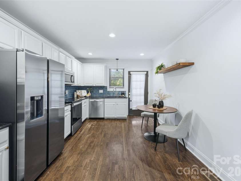947 Everett Place, Charlotte, NC 28205.  MLS# CAR4425466, YatesRealty ID 52194. 
