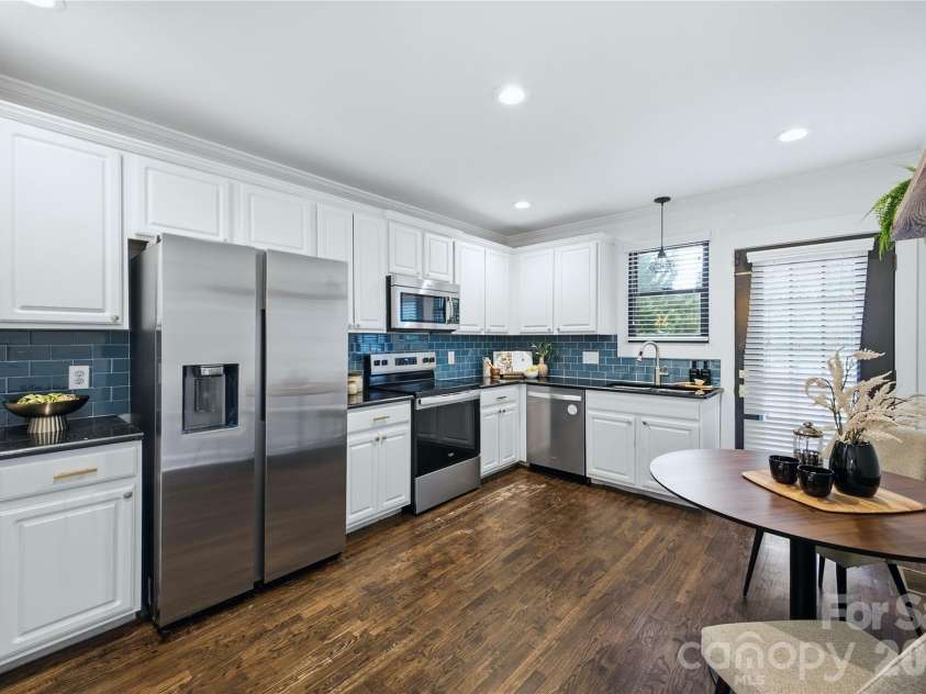 947 Everett Place, Charlotte, NC 28205.  MLS# CAR4425466, YatesRealty ID 52194. 