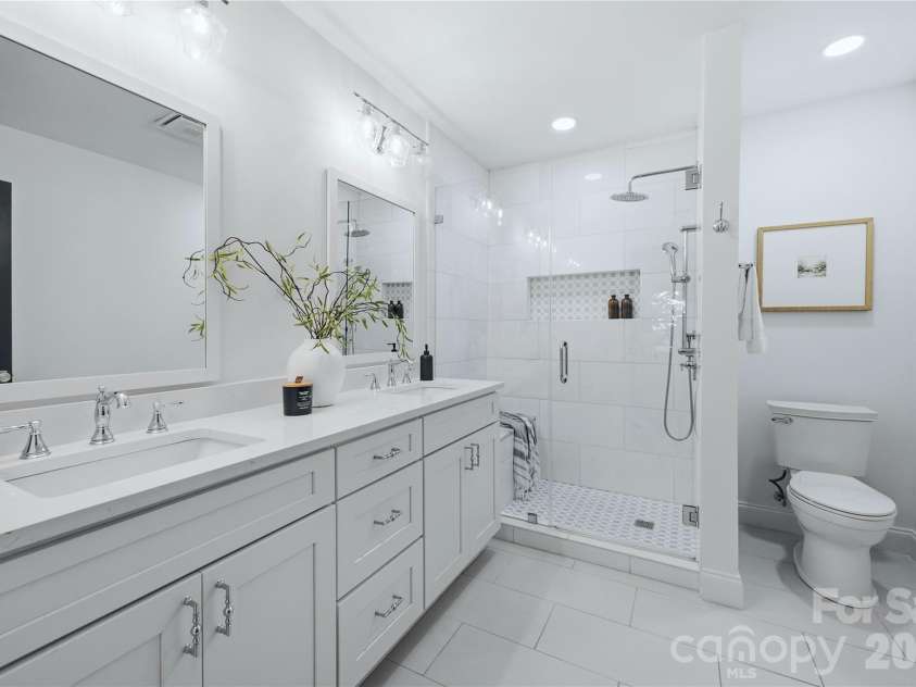 947 Everett Place, Charlotte, NC 28205.  MLS# CAR4425466, YatesRealty ID 52194. 