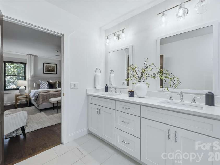947 Everett Place, Charlotte, NC 28205.  MLS# CAR4425466, YatesRealty ID 52194. 