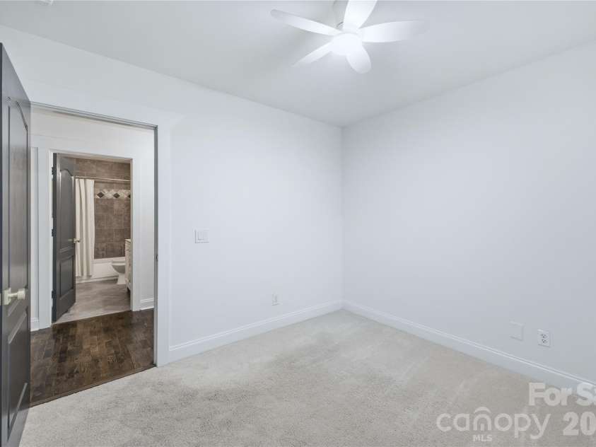 947 Everett Place, Charlotte, NC 28205.  MLS# CAR4425466, YatesRealty ID 52194. 