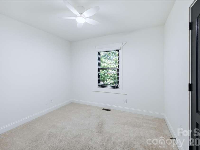 947 Everett Place, Charlotte, NC 28205.  MLS# CAR4425466, YatesRealty ID 52194. 