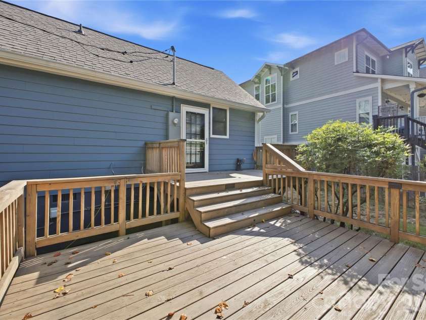 947 Everett Place, Charlotte, NC 28205.  MLS# CAR4425466, YatesRealty ID 52194. 