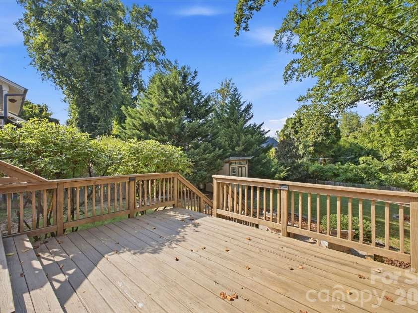 947 Everett Place, Charlotte, NC 28205.  MLS# CAR4425466, YatesRealty ID 52194. 