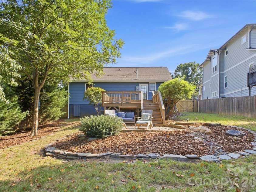 947 Everett Place, Charlotte, NC 28205.  MLS# CAR4425466, YatesRealty ID 52194. 