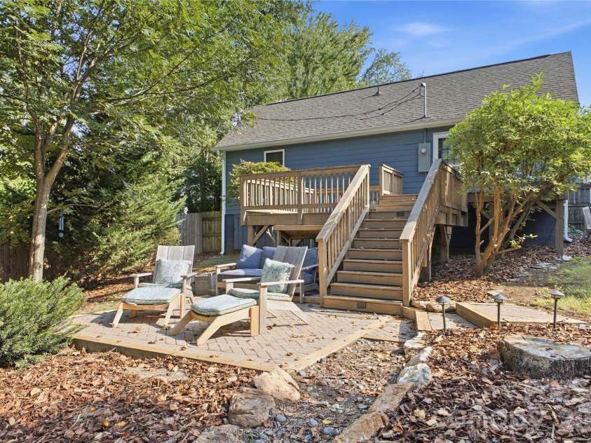 947 Everett Place, Charlotte, NC 28205.  MLS# CAR4425466, YatesRealty ID 52194. 
