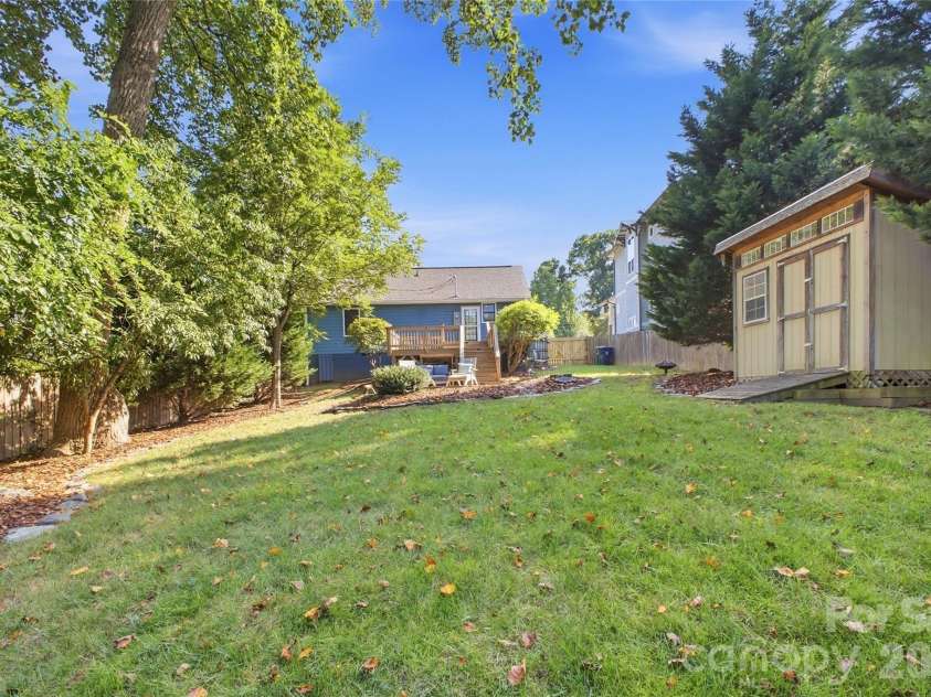 947 Everett Place, Charlotte, NC 28205.  MLS# CAR4425466, YatesRealty ID 52194. 