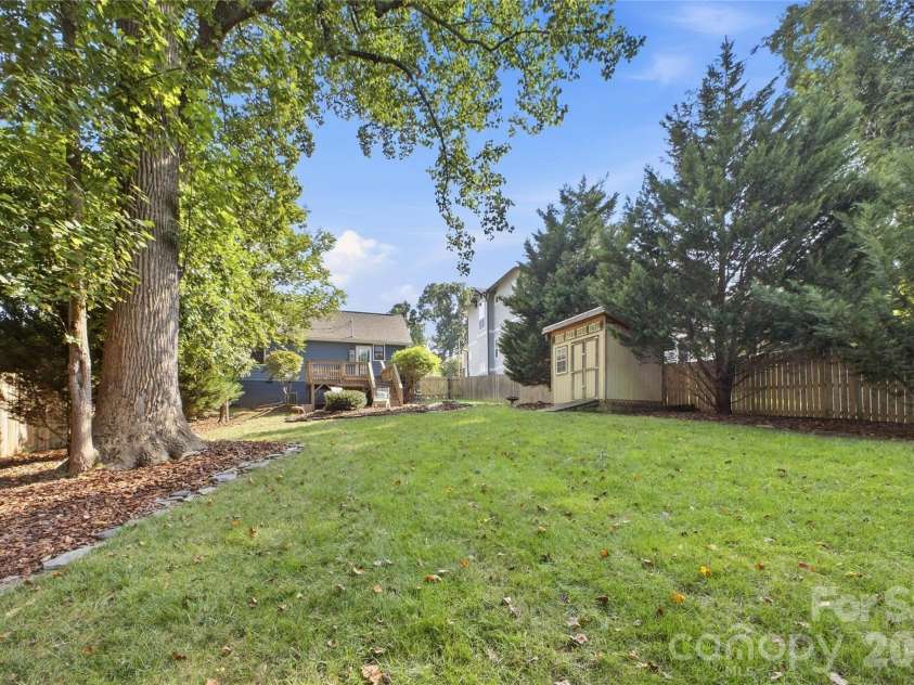 947 Everett Place, Charlotte, NC 28205.  MLS# CAR4425466, YatesRealty ID 52194. 