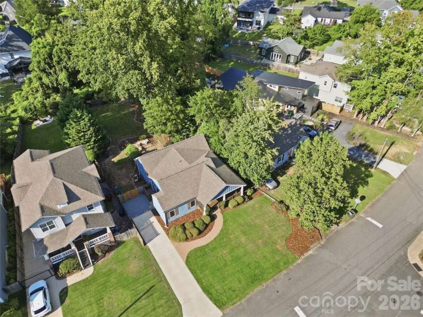 947 Everett Place, Charlotte, NC 28205.  MLS# CAR4425466, YatesRealty ID 52194. 