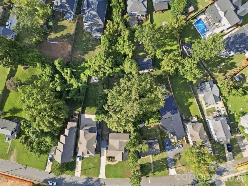 947 Everett Place, Charlotte, NC 28205.  MLS# CAR4425466, YatesRealty ID 52194. 