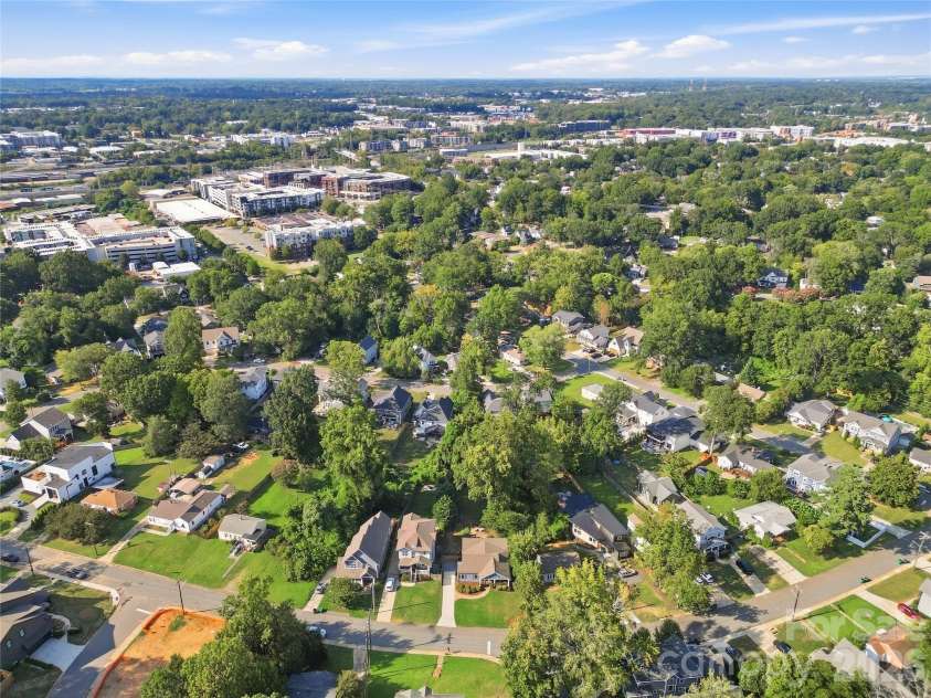 947 Everett Place, Charlotte, NC 28205.  MLS# CAR4425466, YatesRealty ID 52194. 