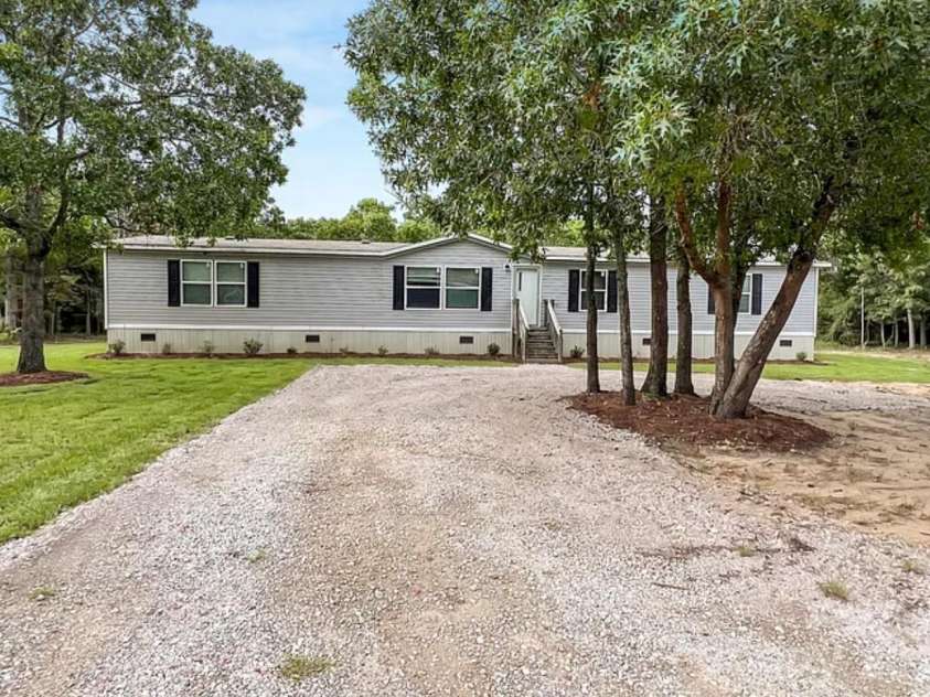 1860 Springvale Road, Lugoff, SC 29078.  MLS# CAR4426915, YatesRealty ID 52196. 