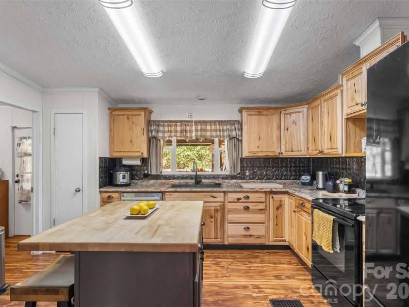 245 Merry Way, Clyde, NC 28721.  MLS# CAR4419042, YatesRealty ID 52197. Tons of cabinet space