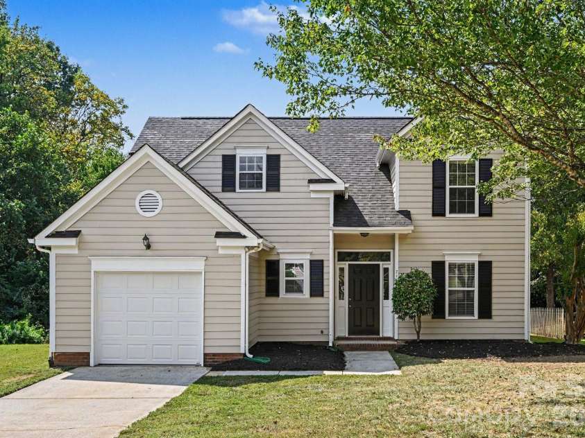 7117 Daerwood Place, Charlotte, NC 28215.  MLS# CAR4426773, YatesRealty ID 52199. 