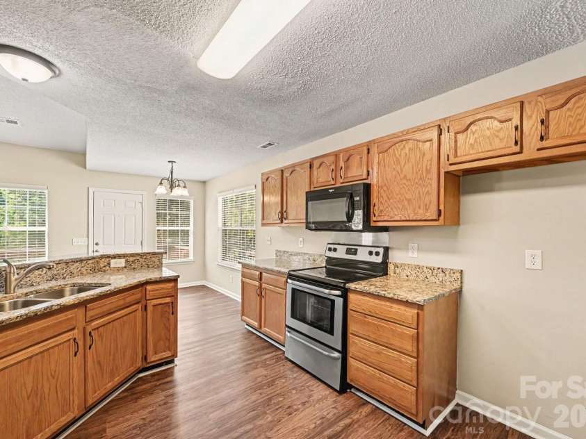 7117 Daerwood Place, Charlotte, NC 28215.  MLS# CAR4426773, YatesRealty ID 52199. 