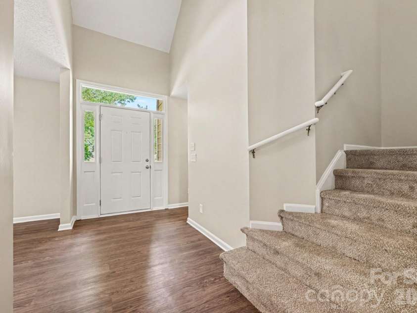 7117 Daerwood Place, Charlotte, NC 28215.  MLS# CAR4426773, YatesRealty ID 52199. 