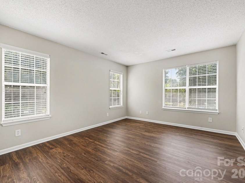 7117 Daerwood Place, Charlotte, NC 28215.  MLS# CAR4426773, YatesRealty ID 52199. 